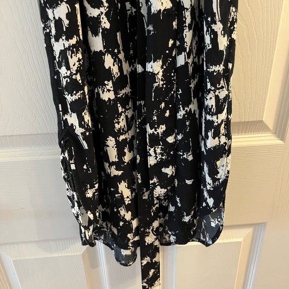 Classic midi shirtwaist w/ pockets and fabric tie - Picture 5 of 6